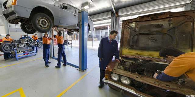 car service at workshop