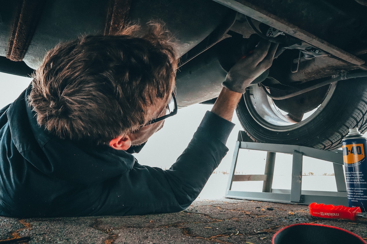 Man fixing vehicle auto lube