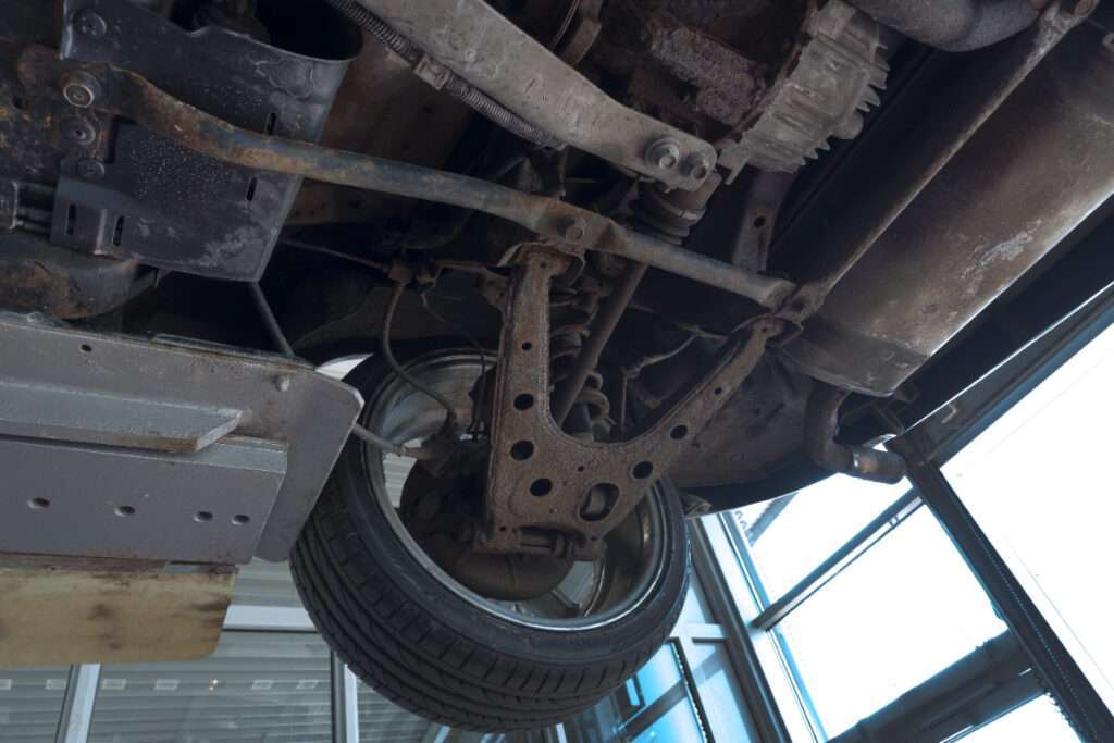 Vehicle undercarriage independent front suspension